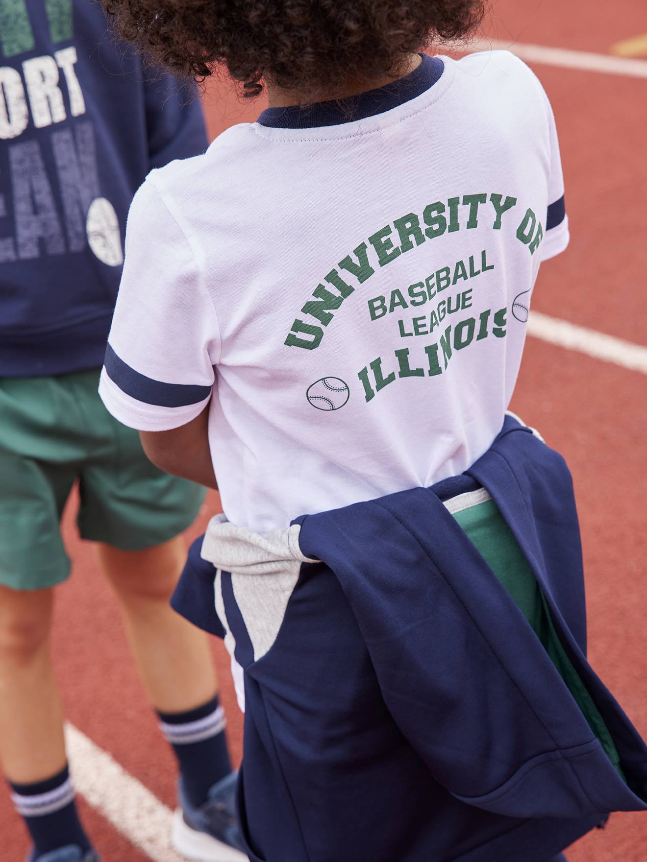 Camiseta esportiva de beisebol para meninos, branca lisa com estampas.