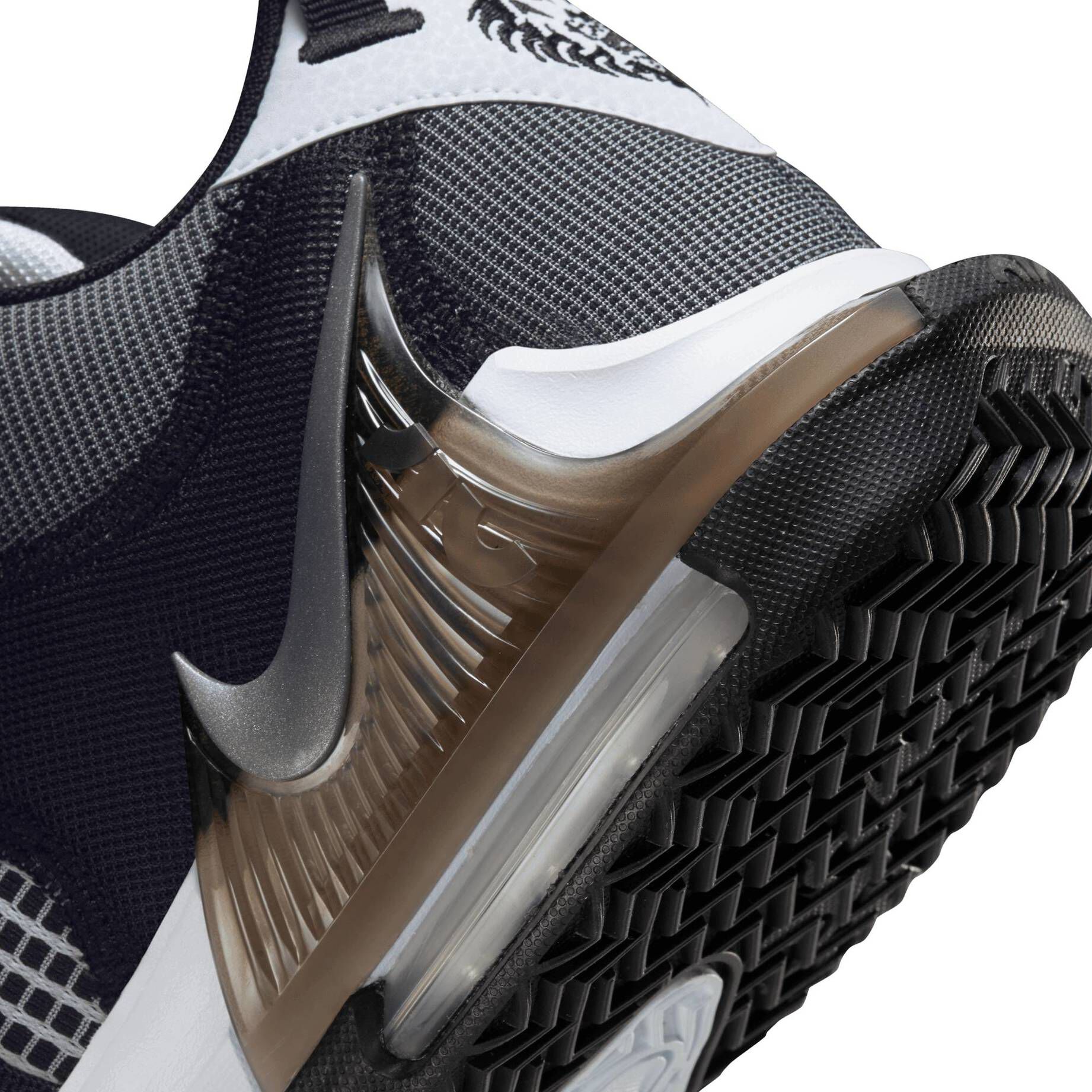 Nike| Herren Basketballschuhe LEBRON WITNESS 7