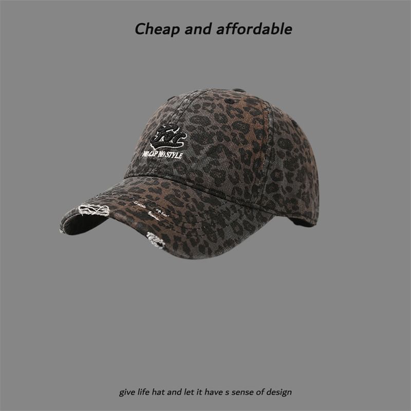 Oktokki - Letter geborduurde pet met distressed patroon