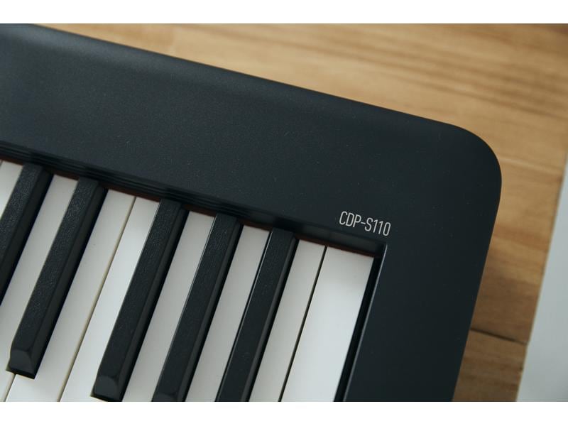 Casio E-Piano CDP-S110BK Schwarz Das Einsteigermodell der CDP-S Digitalpiano-Serie mit gewichtetem Scaled-Hammer-Action-Keyboard II mit 88 Tasten