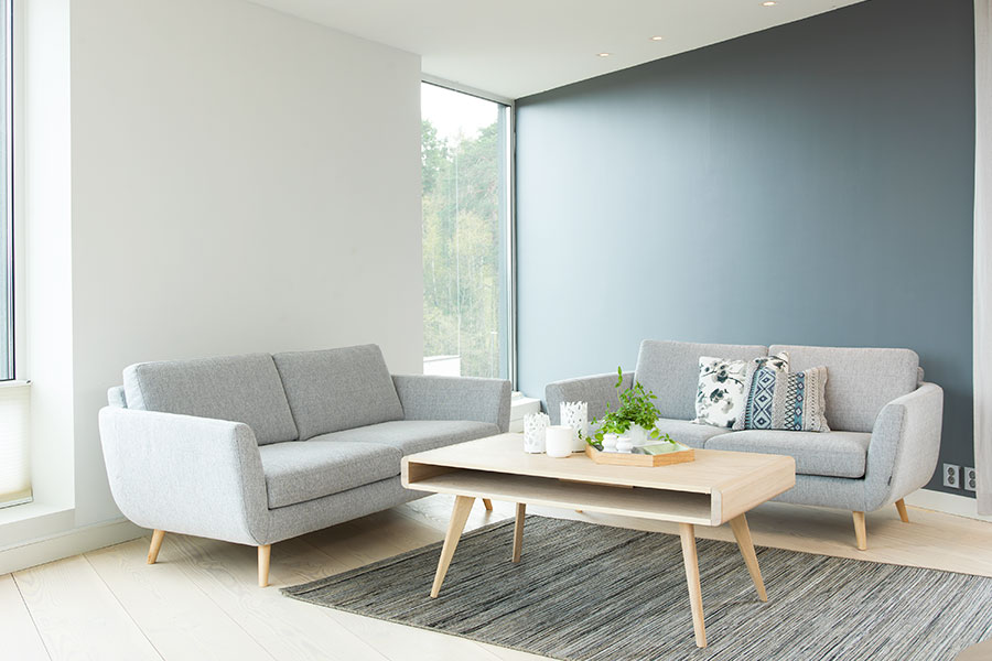 Sun sofa 2,5-seter. Tekstil Cortina 1108-75 Silver med ubehandlede treben.