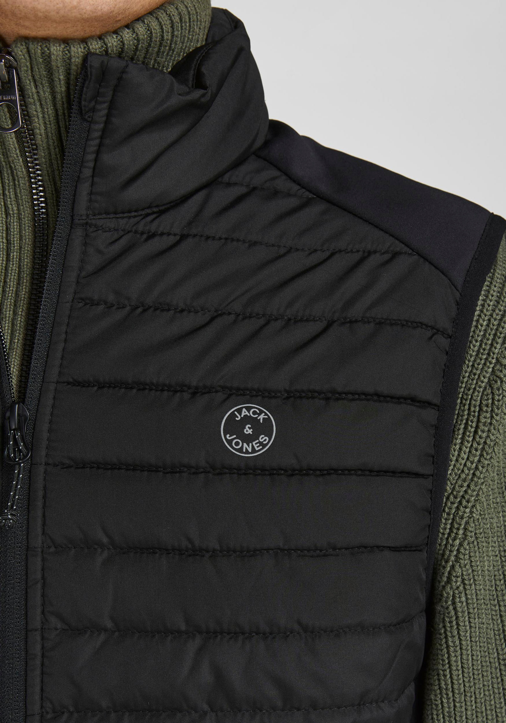 Jack & Jones Steppweste »JJEMULTI mit Logoprint, hohem Kragen und Eingrifftaschen«, normal, Polyester, ohne Kapuze