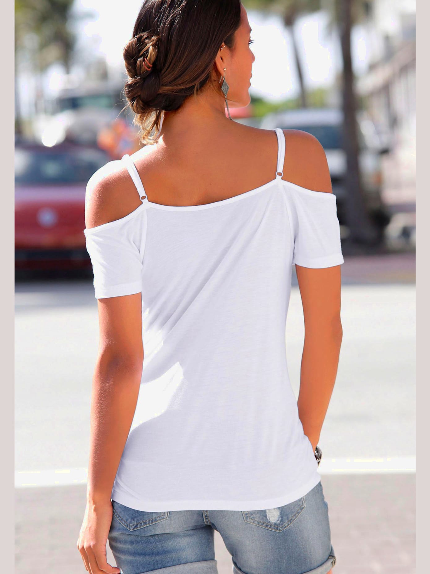 T-shirt à manches courtes encolure carmen, fines bretelles réglables