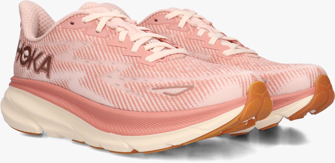 roze hoka lage sneakers clifton 9