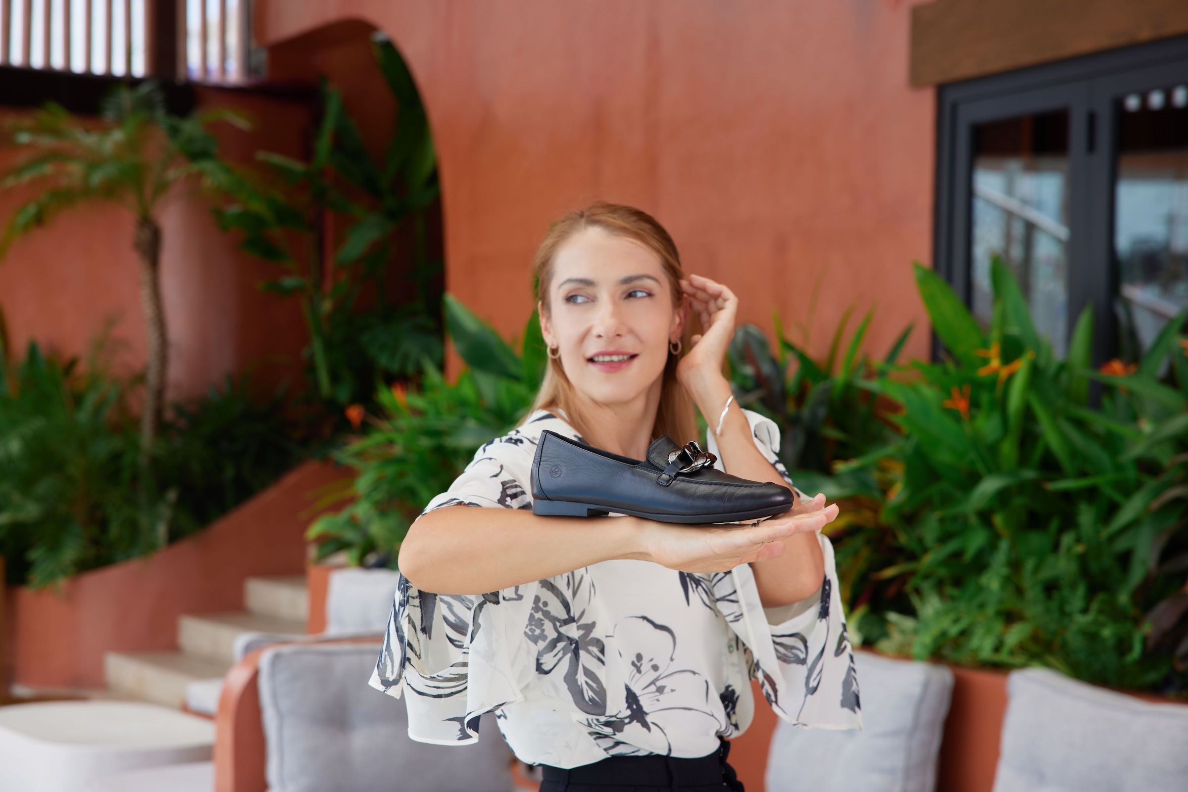 Remonte Loafer  Slipper, Businness Schuh mit auffälliger Zierkette