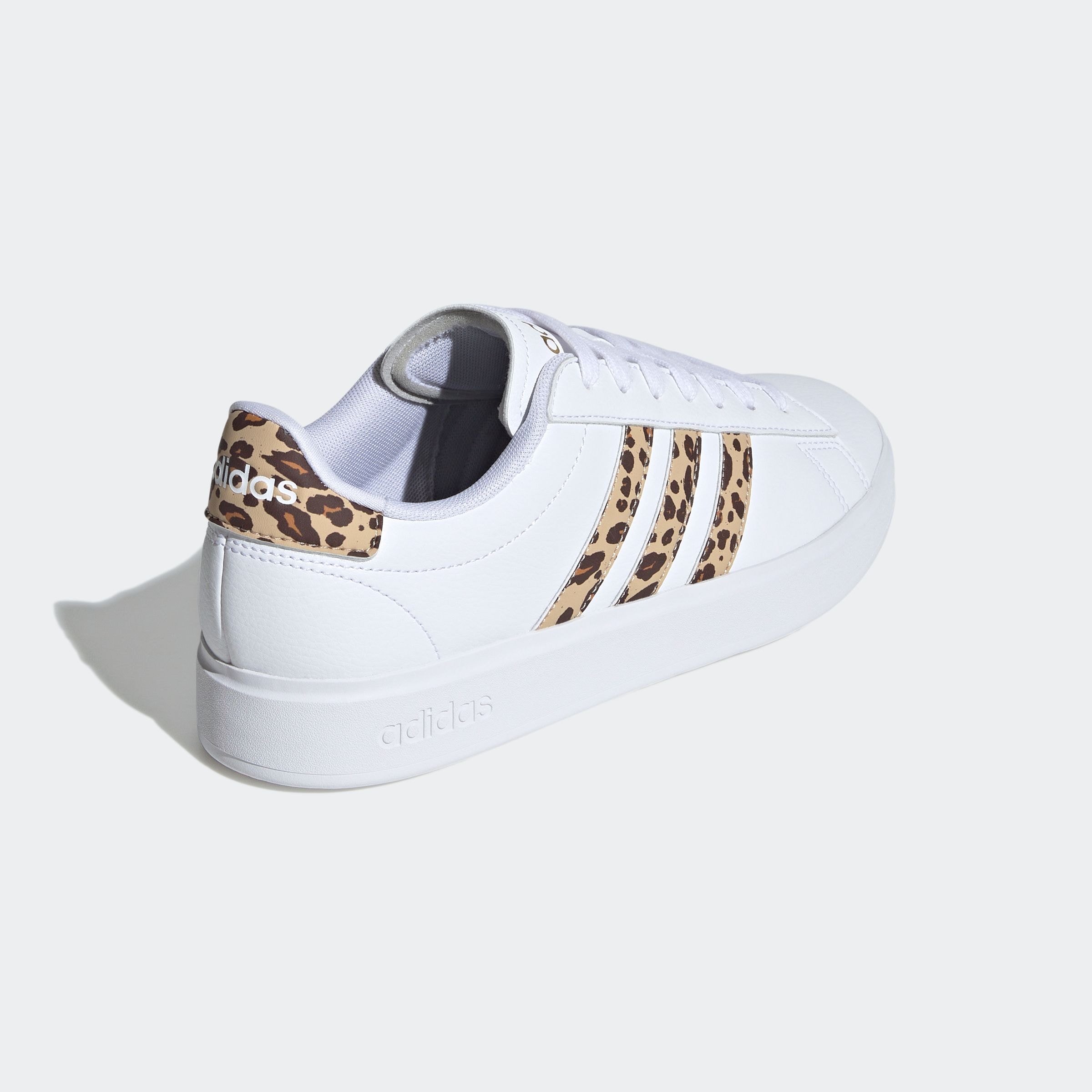 adidas Sportswear Sneaker »GRAND COURT 2.0«  mit Leo Print, Design auf den Spuren des adidas Superstar