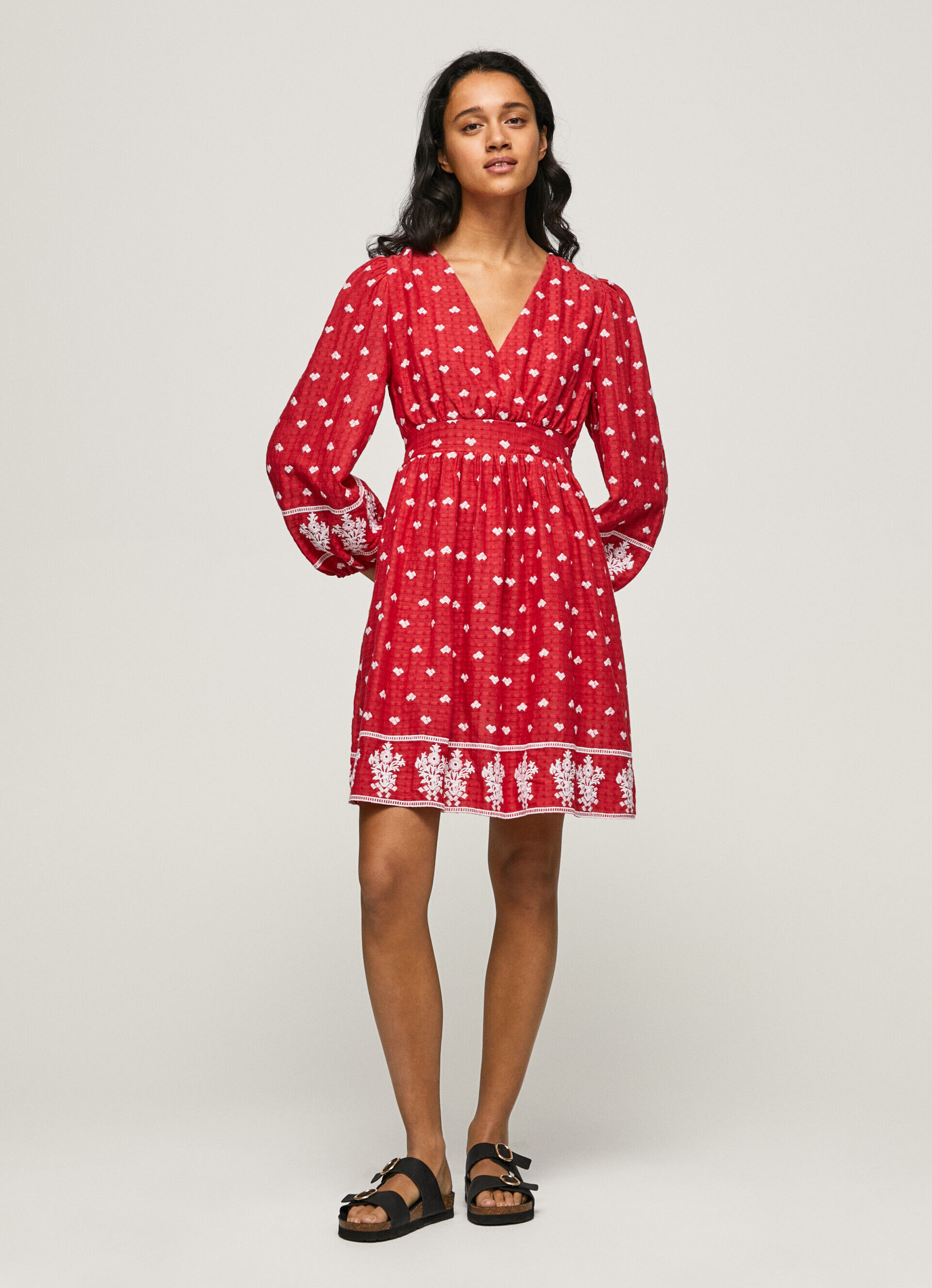 VESTIDO COM DETALHES BORDADOS - vermelho estúdio