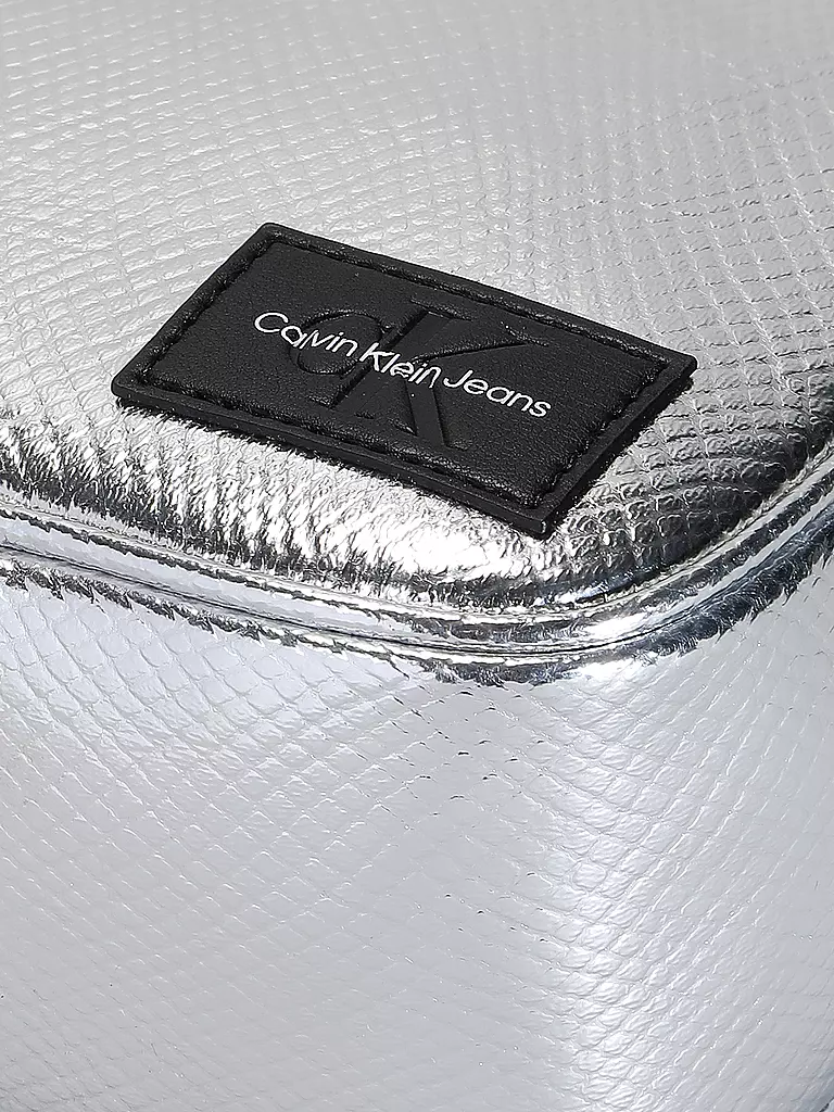 CALVIN KLEIN JEANS Tasche - Umhängetasche SCULPTED silber