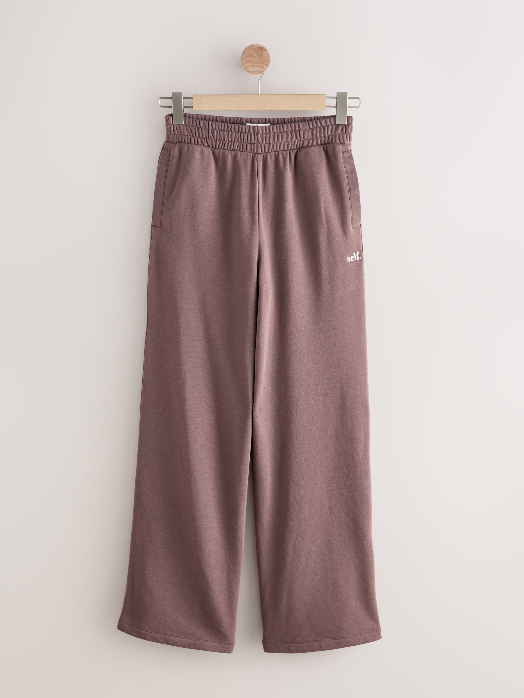 Chocoladebruin - self. joggingbroek met wijde pijpen