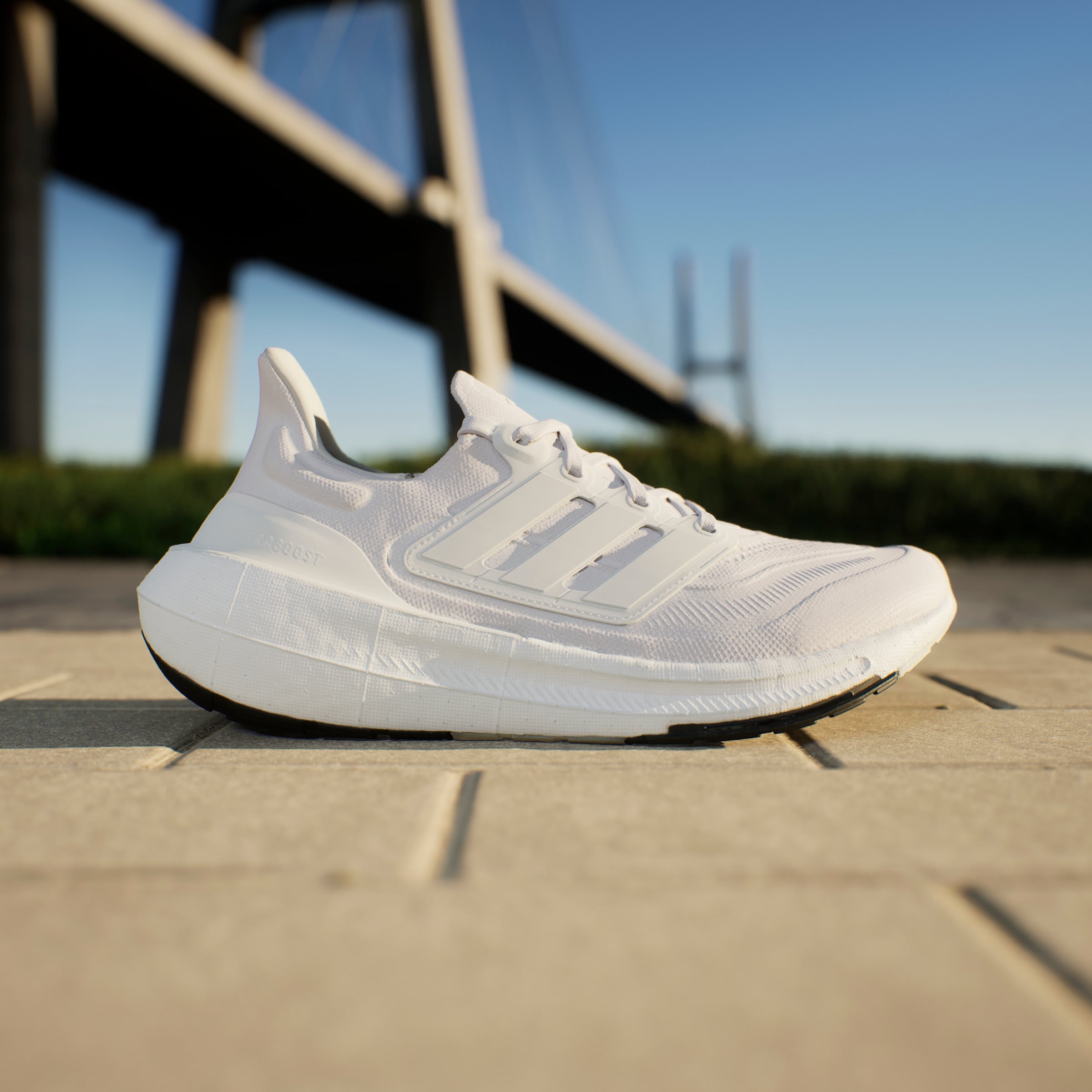 Adidas Ultraboost Light, Herre<br> Den letteste Ultraboost noensinne – maksimal komfort og ytelse!