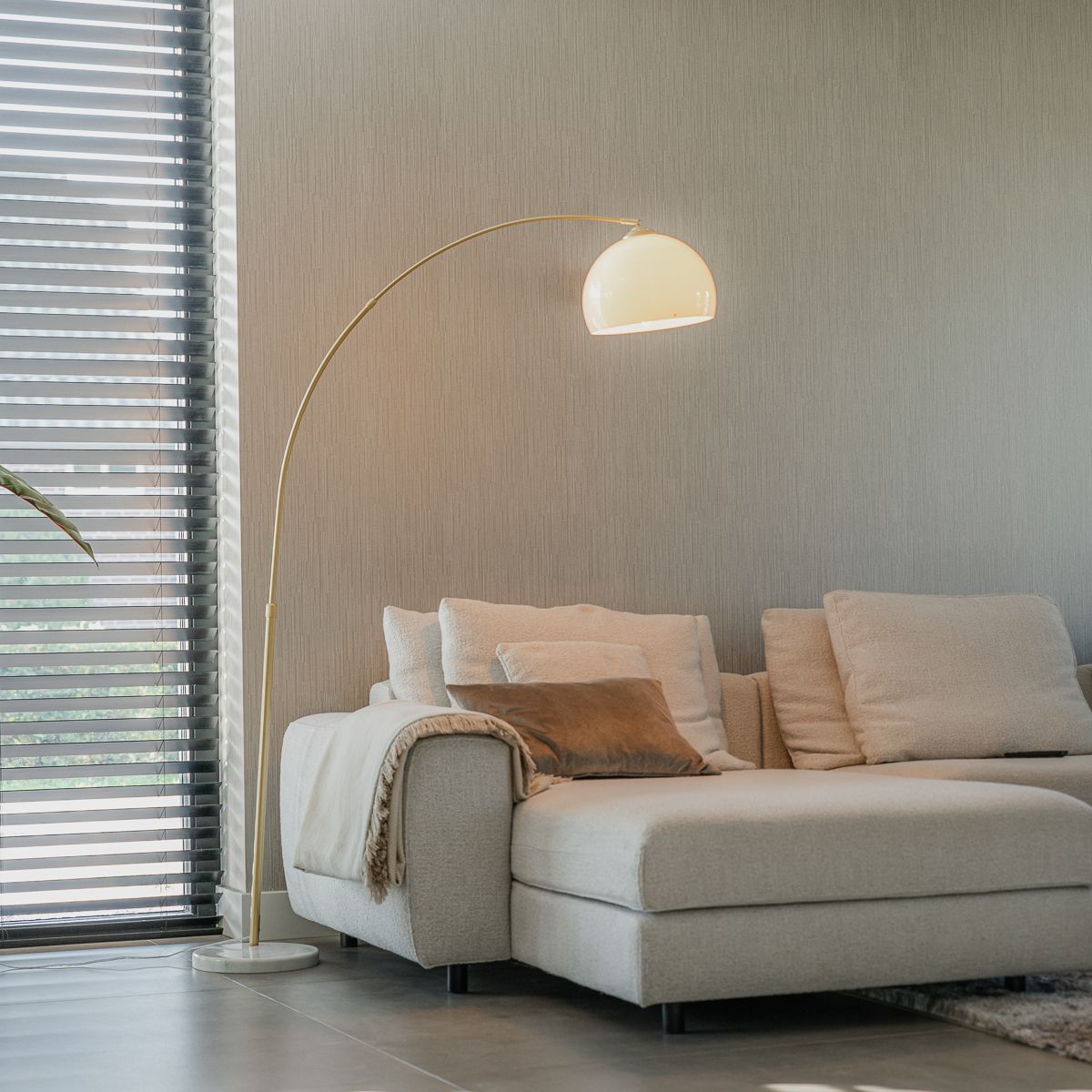 Moderne booglamp messing met witte kap - Arc Basic