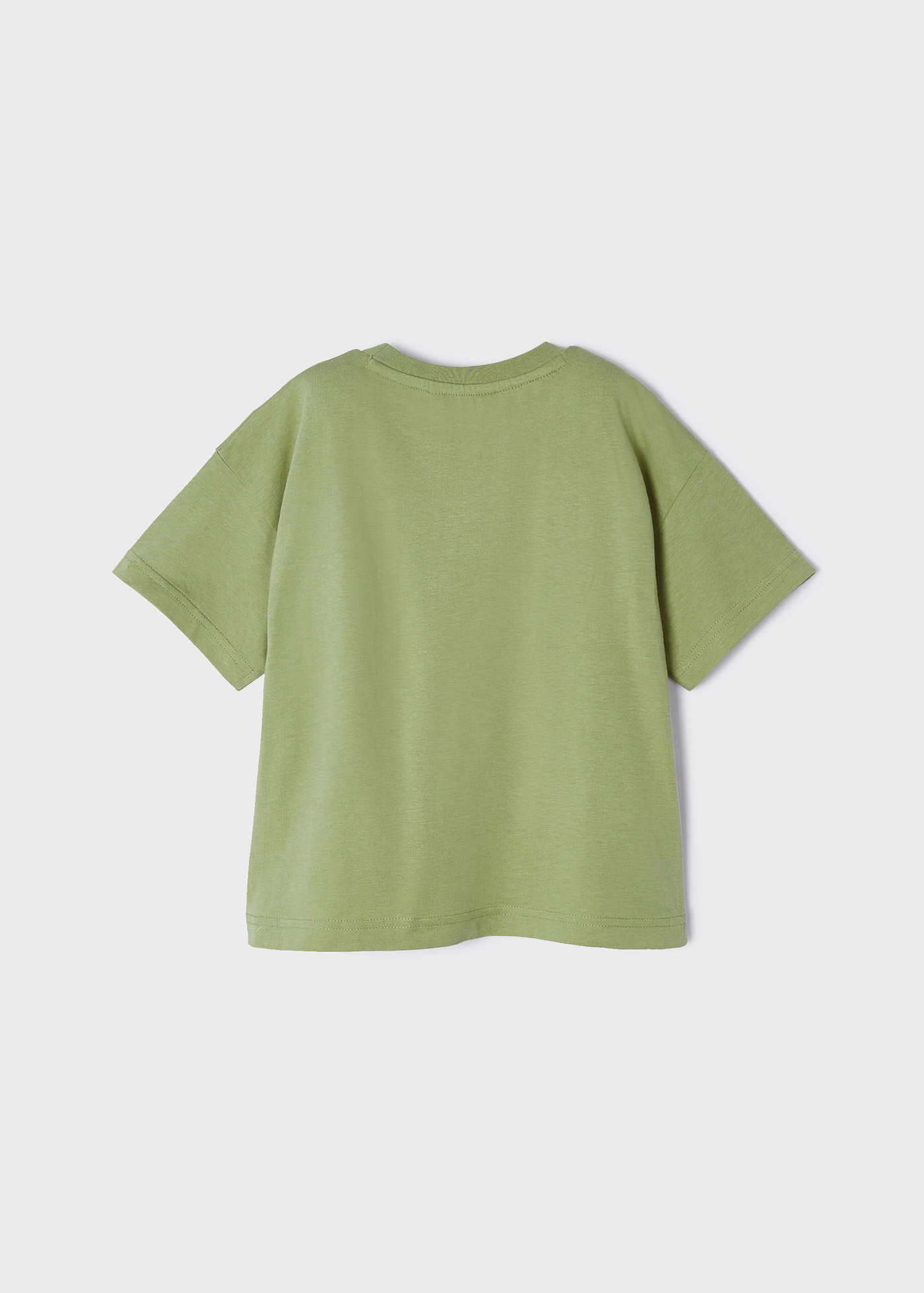 Camiseta infantil masculina em algodão sustentável com estampa.