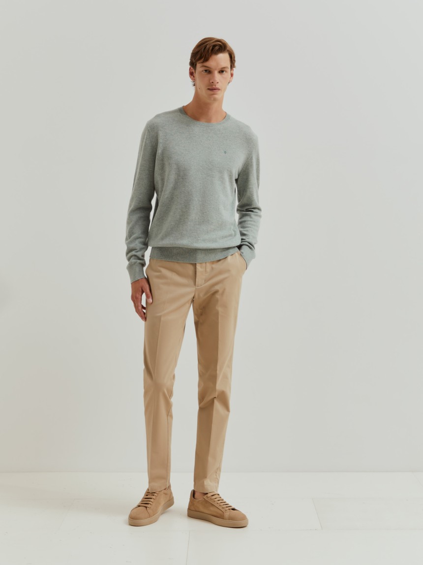 Calças chino slim fit vincadas