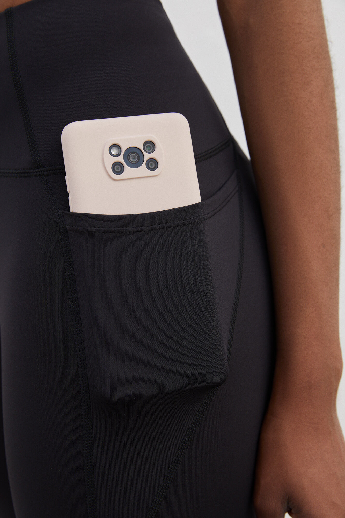 Legging preta tamanho médio com elasticidade 4D