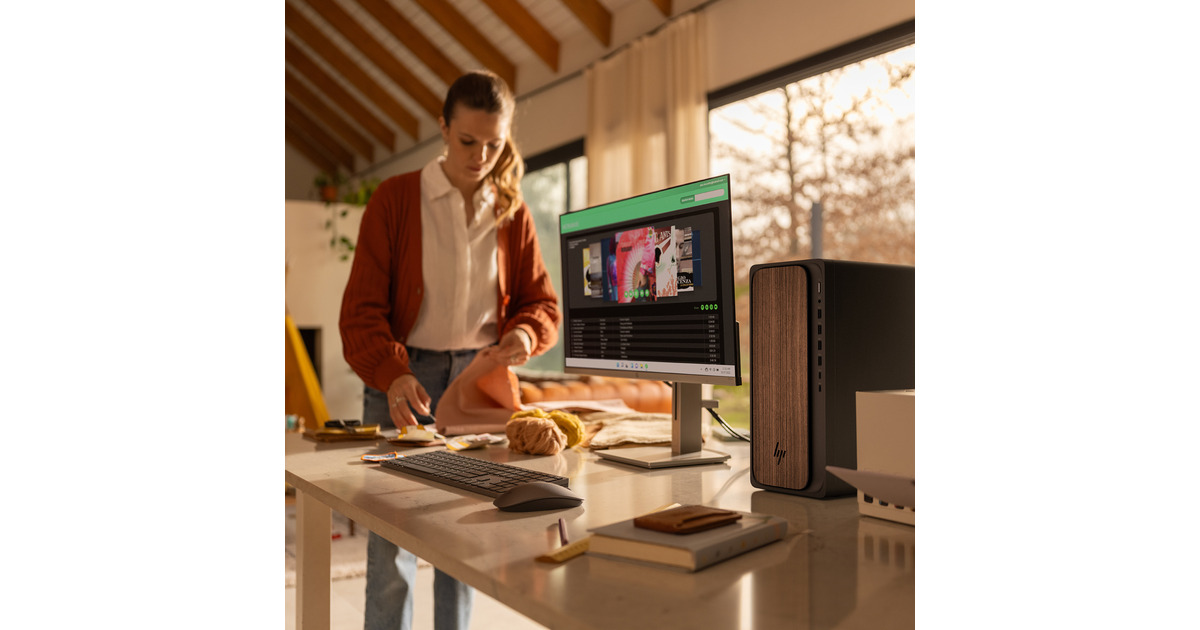 HPOmniDesk M03-0030nd (B7WT8EA) pc-systeem  (Zwart/houtkleur | Core Ultra 7 265 | Intel Graphics | 16 GB | 1 TB SSD)