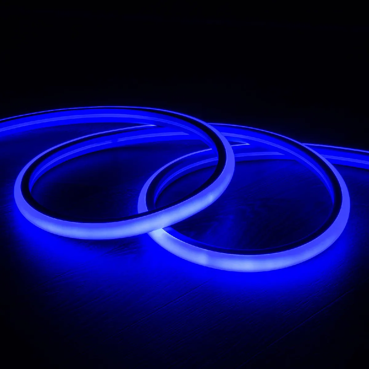 Ledkia Gaine Néon LED Flexible Dimmable 7.5W/m 220V AC 120LED/m Semi-circulaire 180° Bleu IP67 sur Mesure Coupe tous les 100cm 5 m