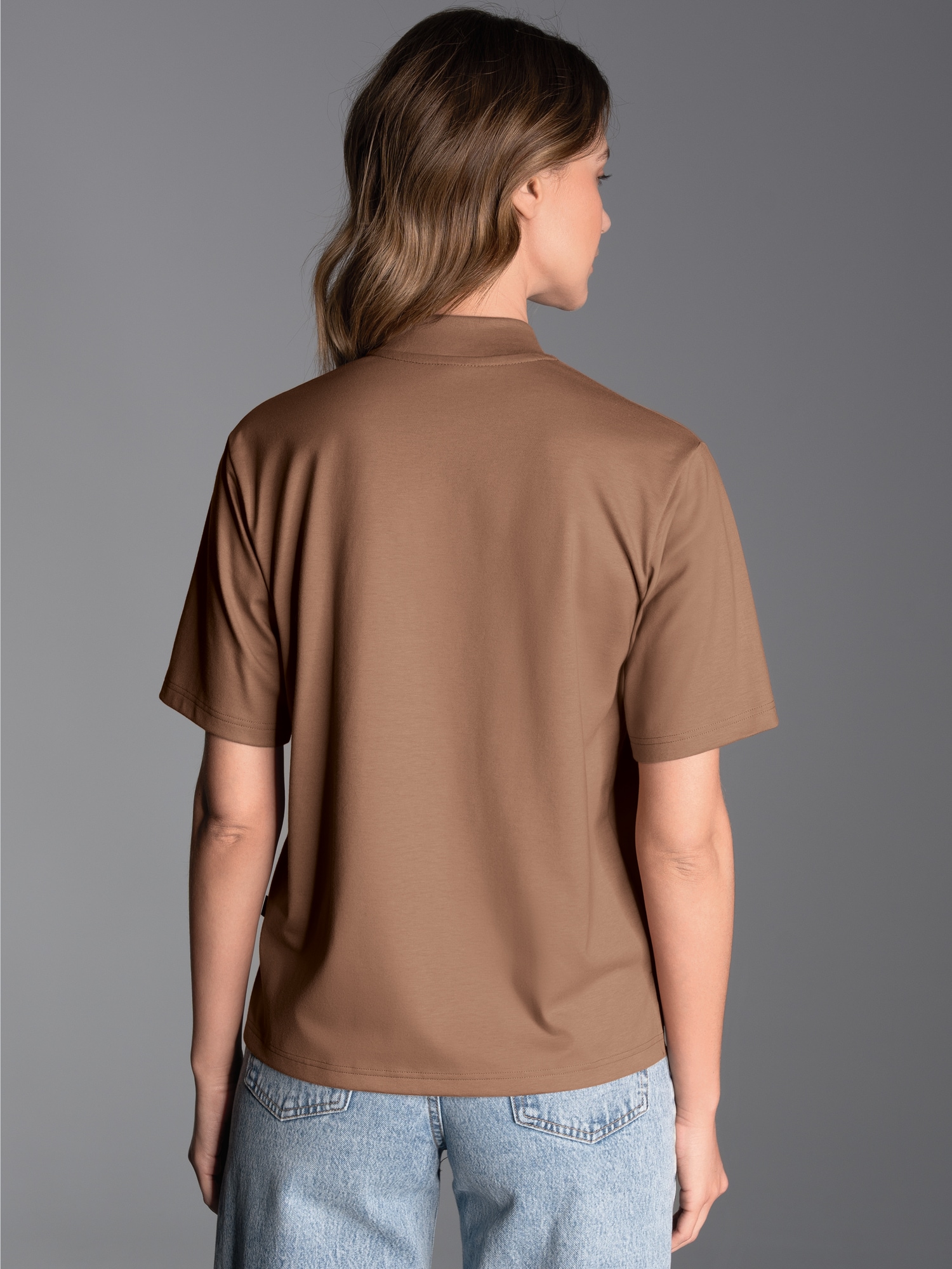 T-Shirt mit Stehkragen Haselnuss
