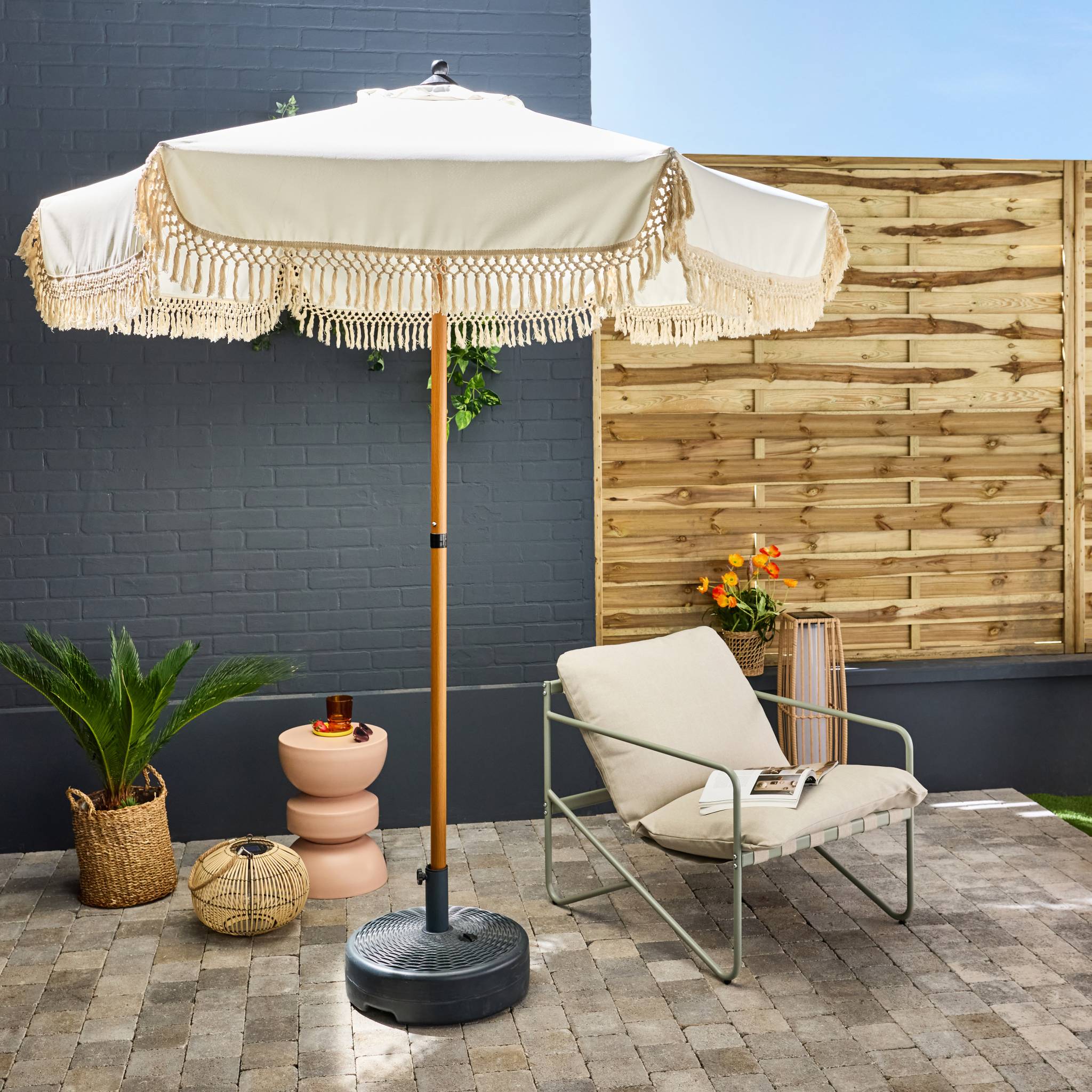 sweeek - Parasol met franjes 2m staal