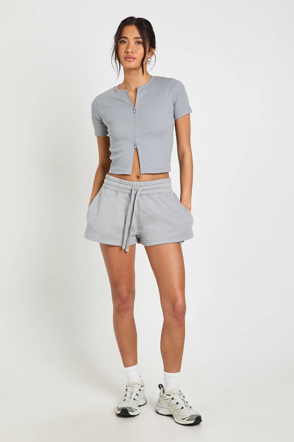 boohoo Ensemble De Survêtement Côtelé Avec Haut Zippé À Manches Courtes Et Short