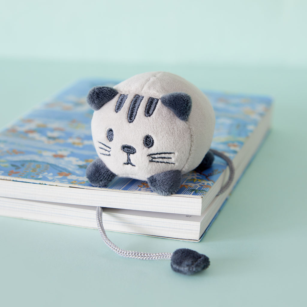 Marcador de livros Balvi Kitty, cinza, divertido marcador de livros em formato de gato, poliéster.