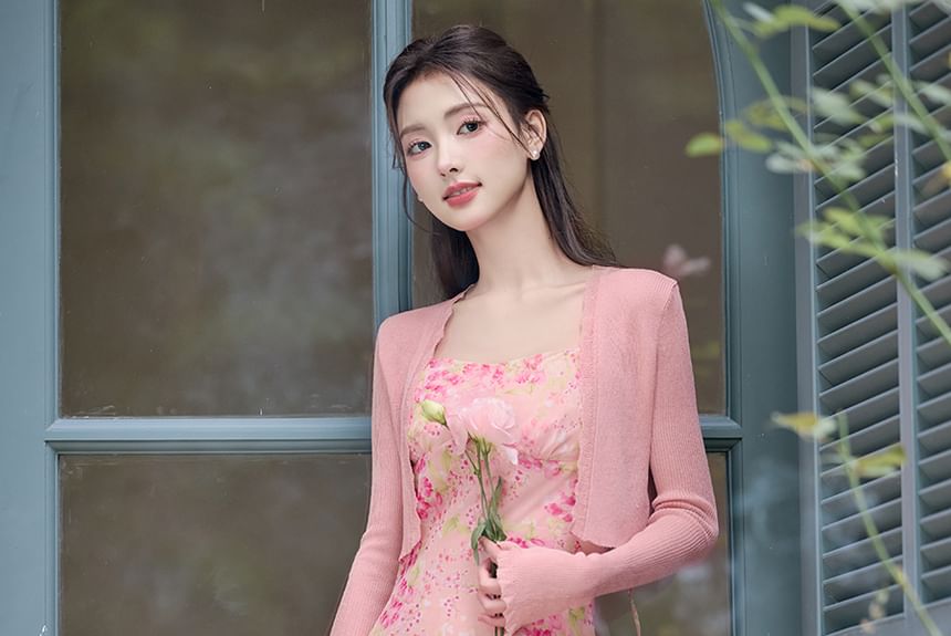 sansweet - Effen cropped vest / spaghettibandjes bloemen maxi manteljurk / set