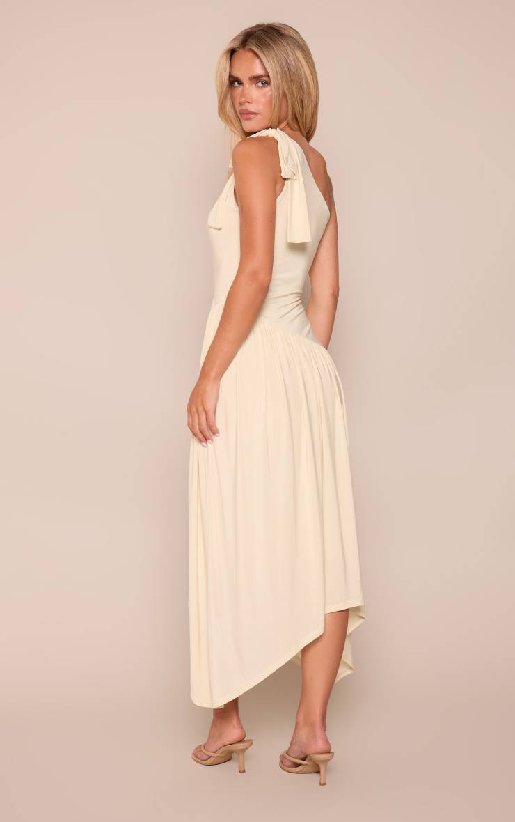 Butter Cream Robe Maxi Moulante Petite Buttercream À Épaule Asymétrique Avec Lien Et Ourlet Froncé