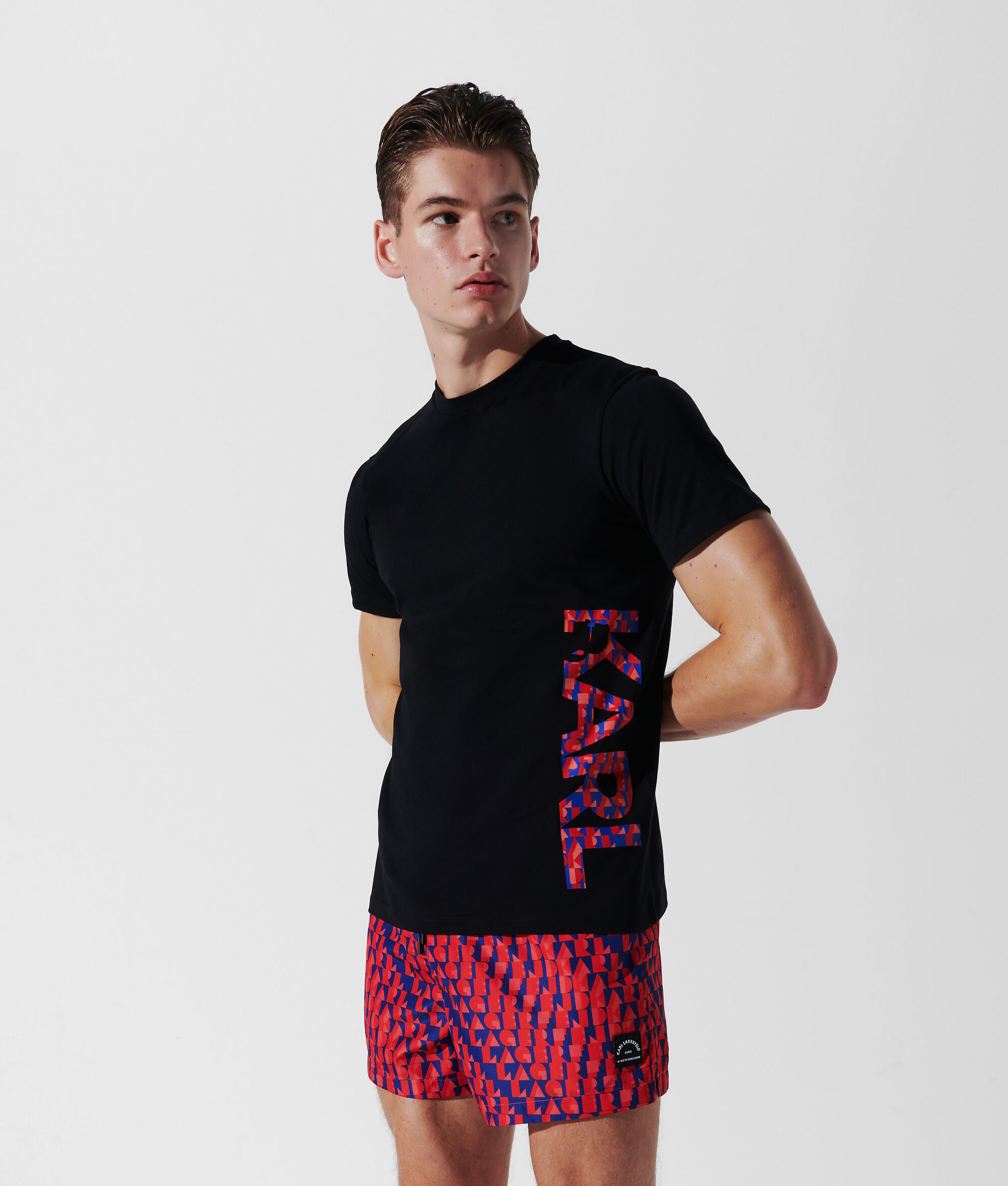 T-SHIRT AVEC LOGO ABSTRAIT