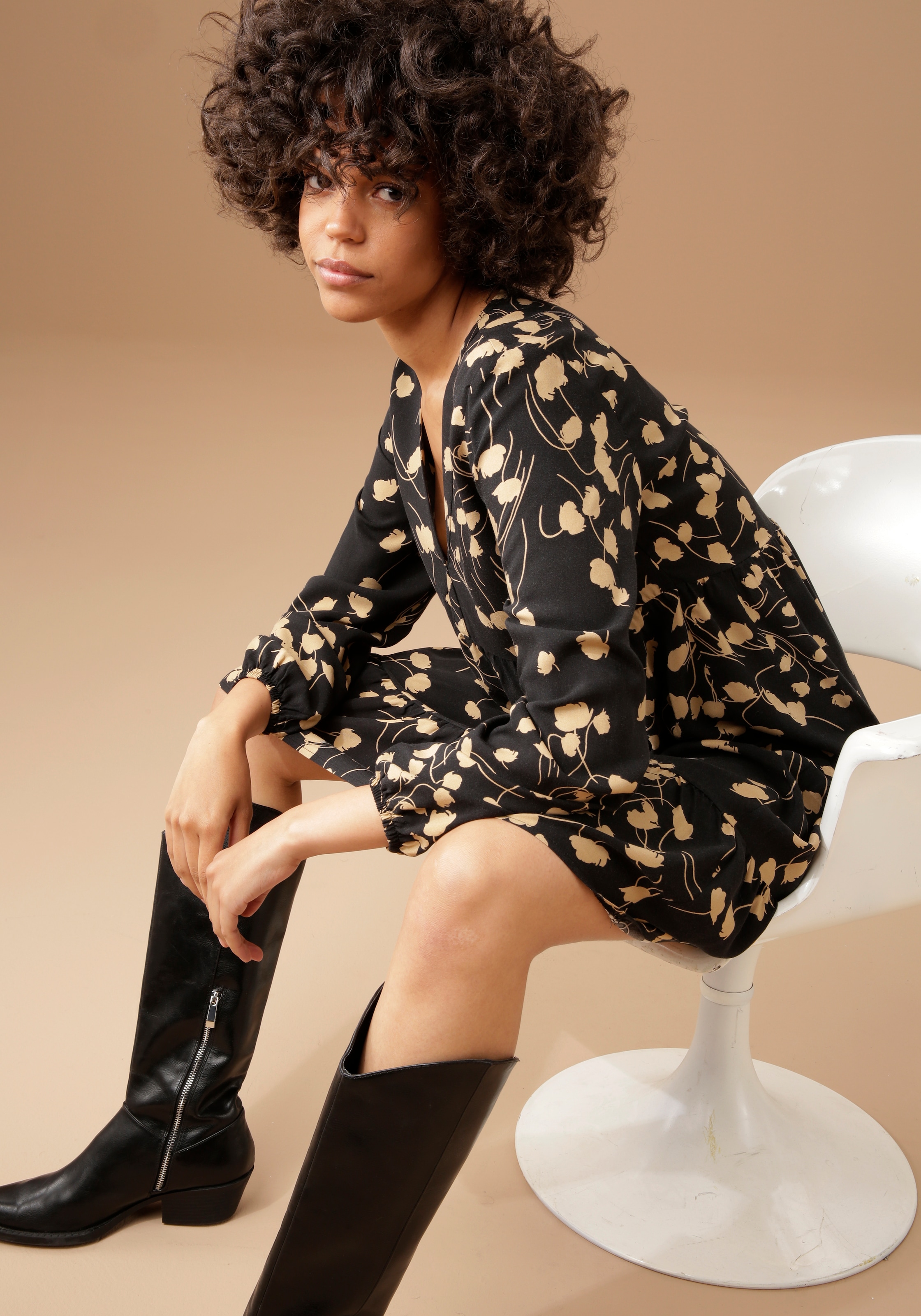 Aniston CASUAL Blusenkleid mit graphischem Blumendruck