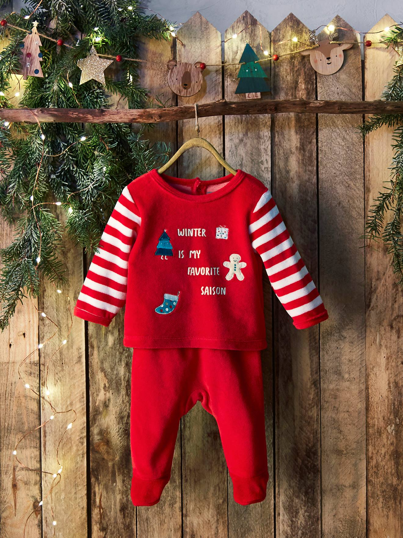 Pijama de veludo de duas peças para bebê, vermelho escuro, liso com estampas, tema natalino.