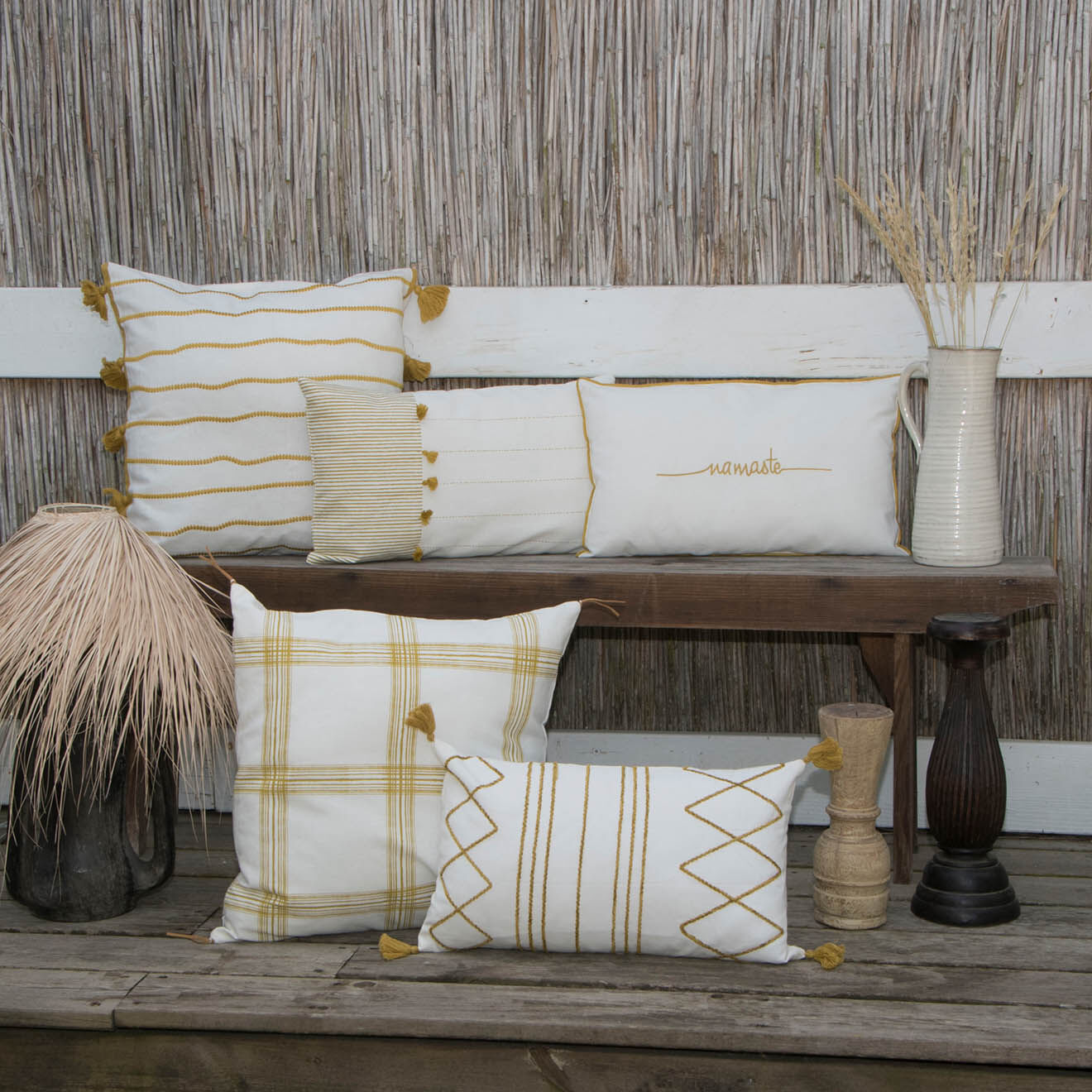 Febronie Housse de coussin Namaste jaune - 50x30 cm