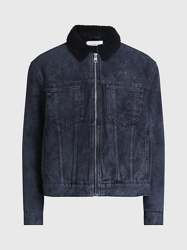 Jaqueta jeans Sherpa com zíper frontal completo.