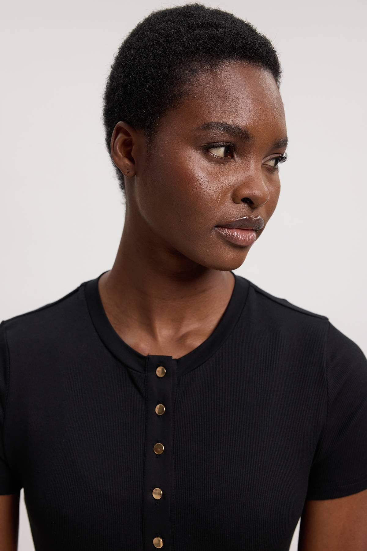 KarenMillen T-shirt Col Rond Côtelé en Viscose avec Boutonnage