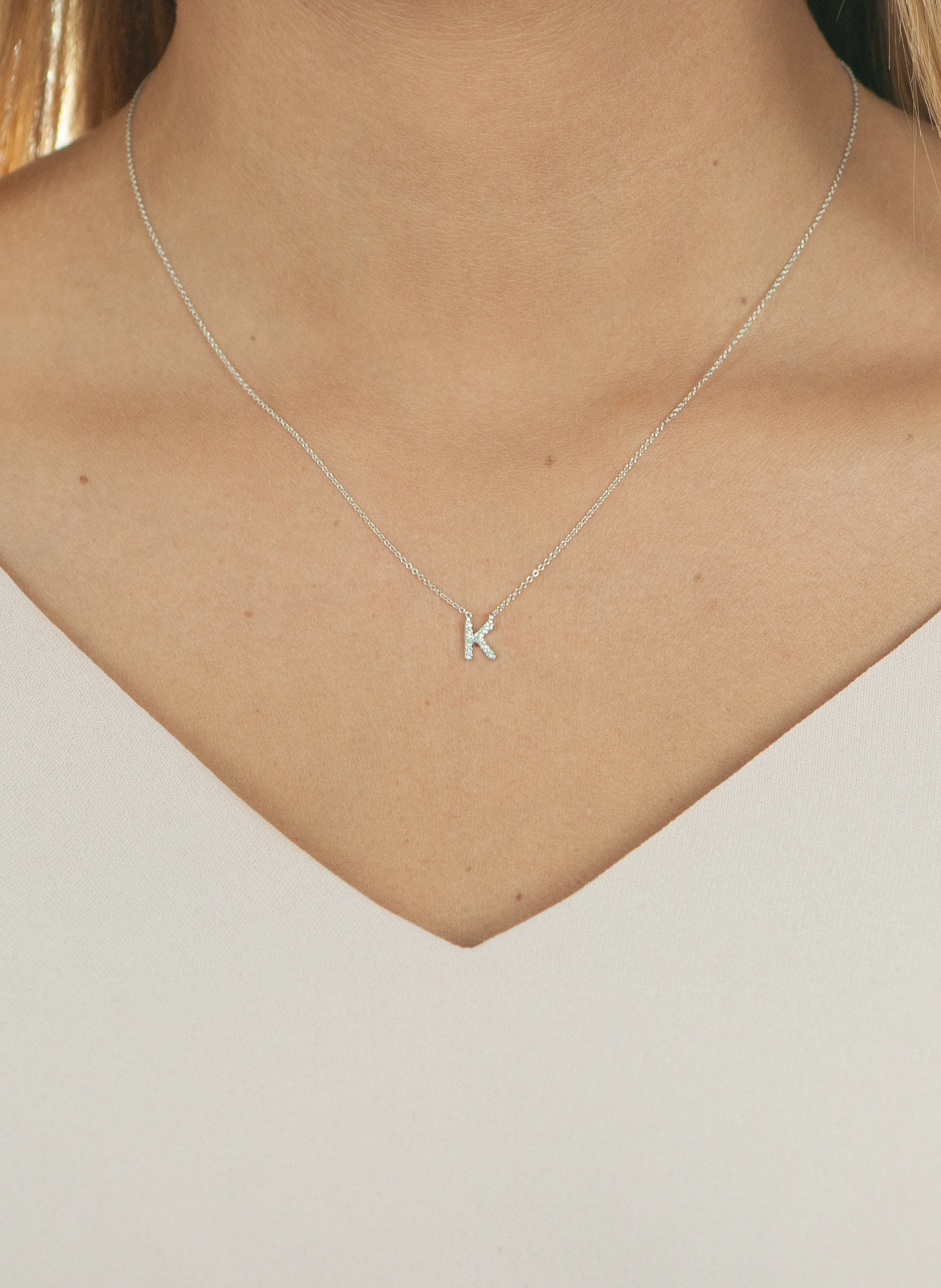 Leaf INITIALIEN Halskette „K“ aus 14 Karat Weißgold mit Diamanten