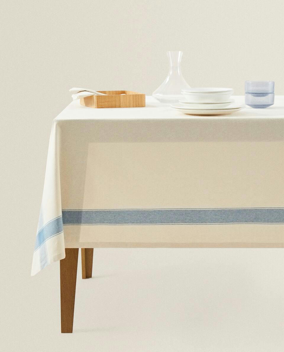 TOALHA DE MESA LISTRADA COM FIOS TINGIDOS