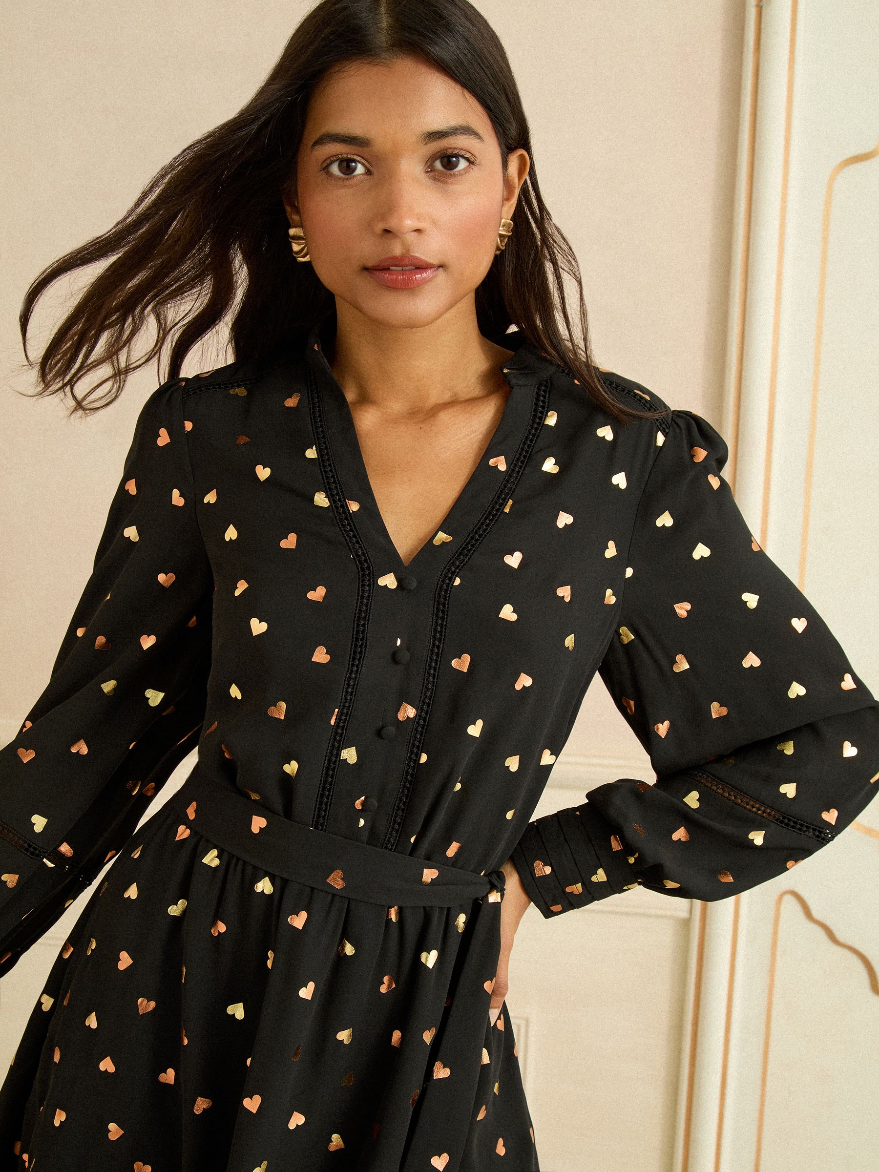 Zwart hart met folieprint - Love & Roses Notch Neck Mini Dress