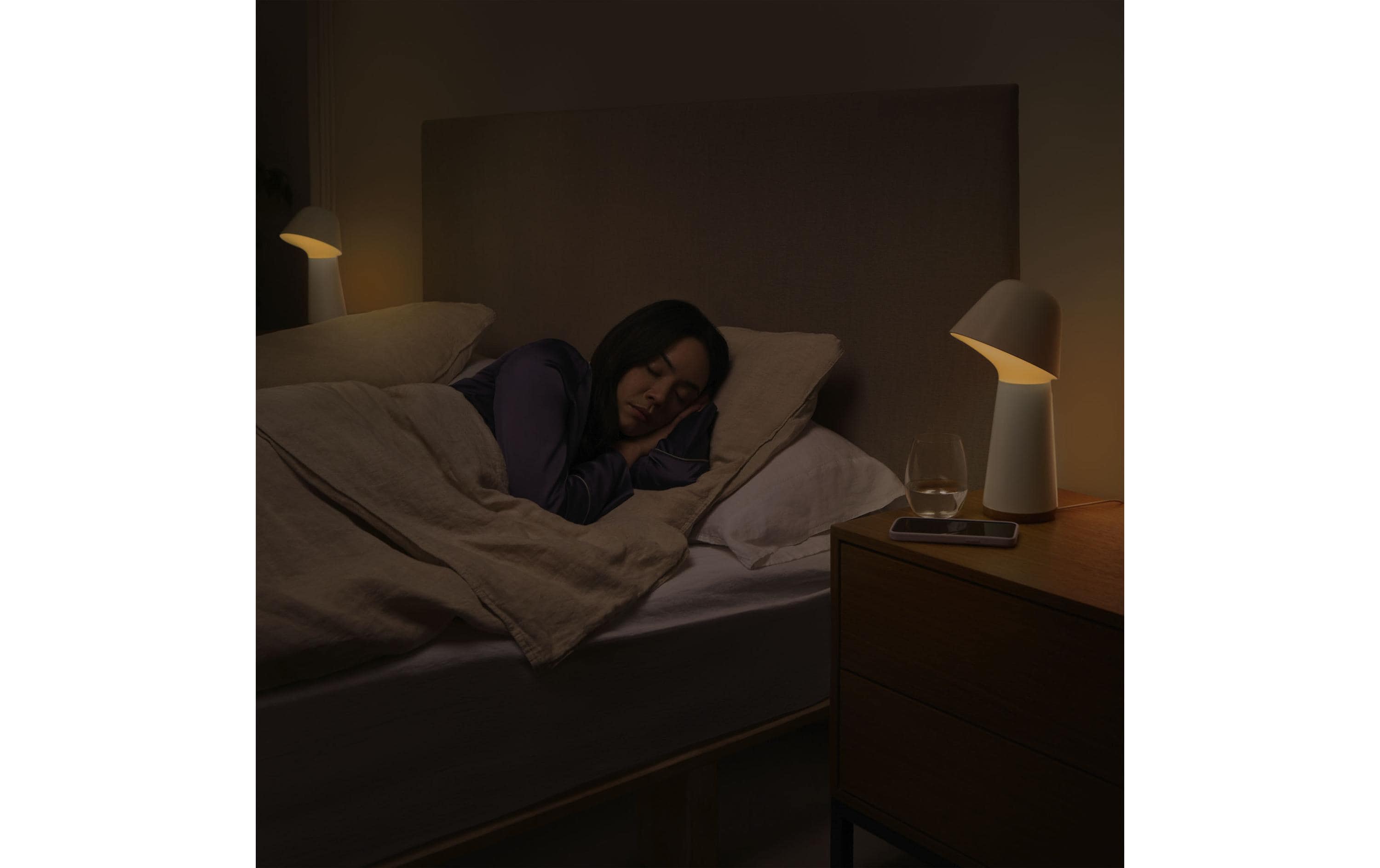 Tischleuchte White & Color Ambiance Twilight weiss<br>Smarte Nachttischlampe zum Schlafengehen und Aufwachen