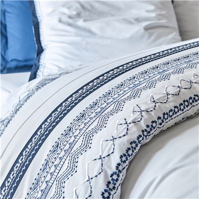 Linge de lit percale frises brodées - BECQUET CRÉATION