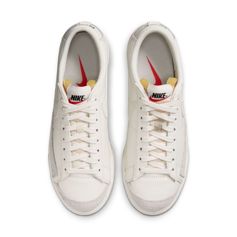 Nike Chaussures Blazer Low Platform - Blanc Cassé/Noir Femme