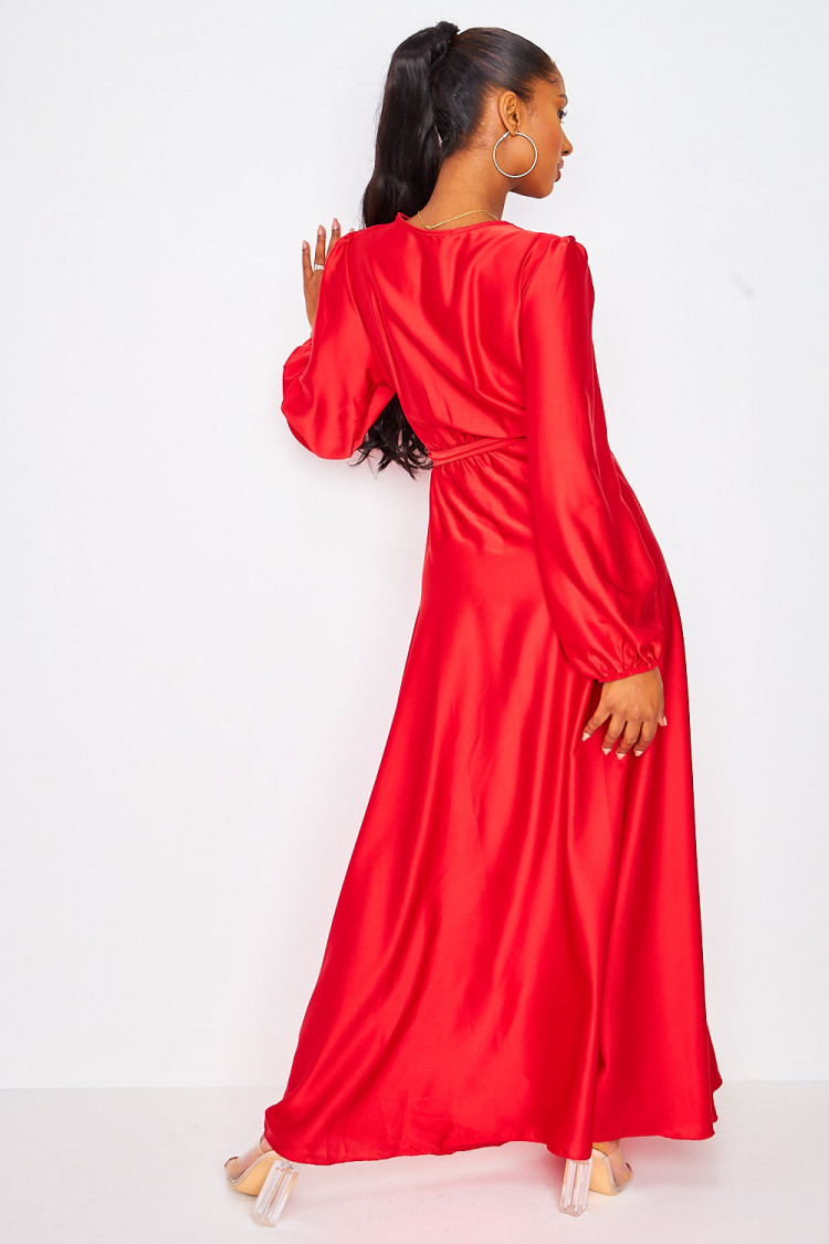 Robe longue rouge satiné ceinturée
