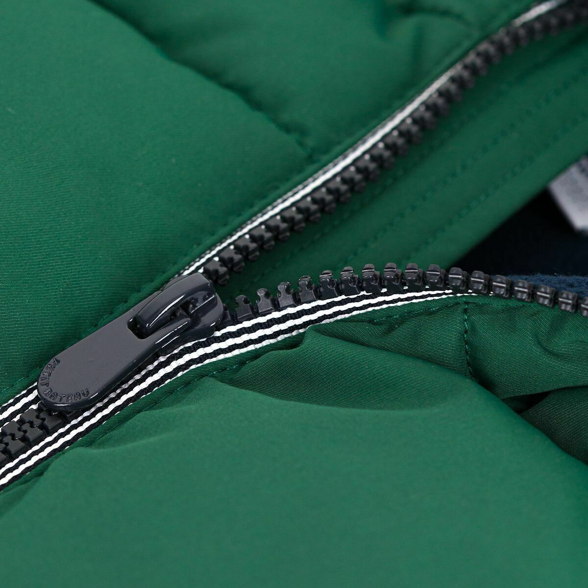 PETIT BATEAU<br>Jaqueta de penas com capuz
