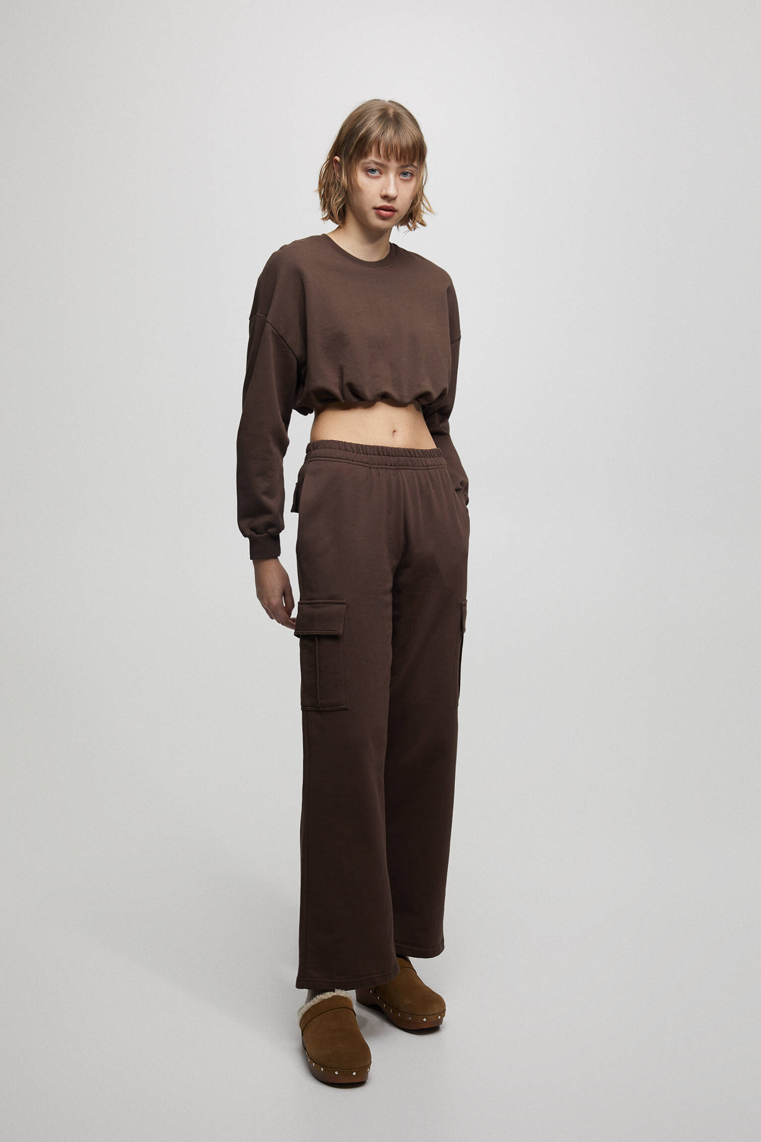 Blusa cropped com cintura elástica - Chocolate