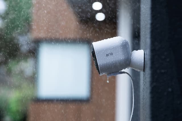 Arlo Ultra 2 4K trådløst sikkerhedskamera (2-pak, hvid)
