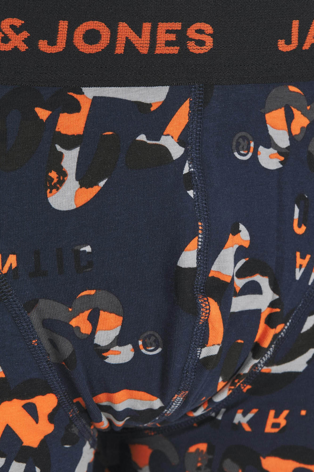 Conjunto de 3 cuecas boxer de algodão combinando.