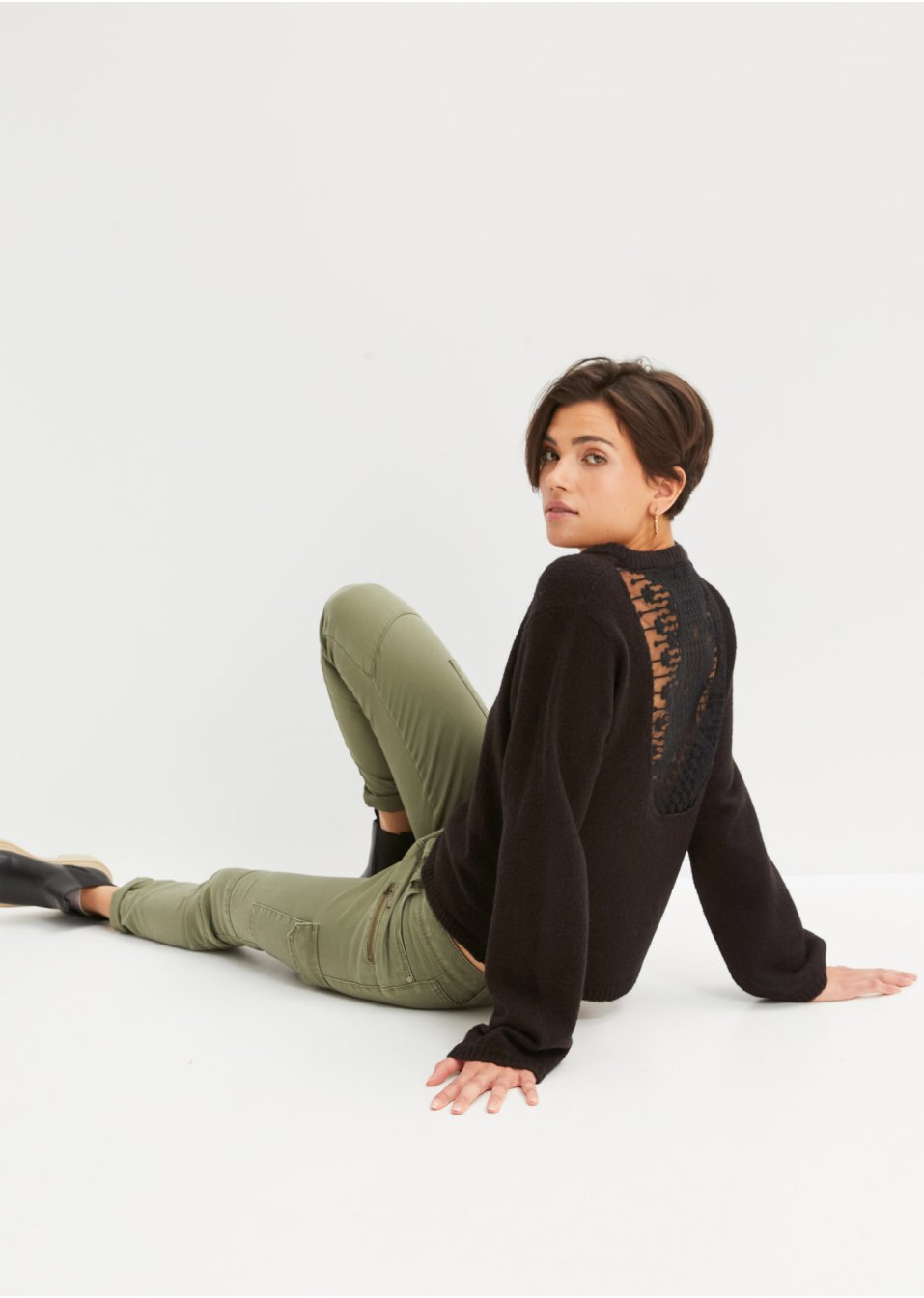 Pull avec détail dentelle