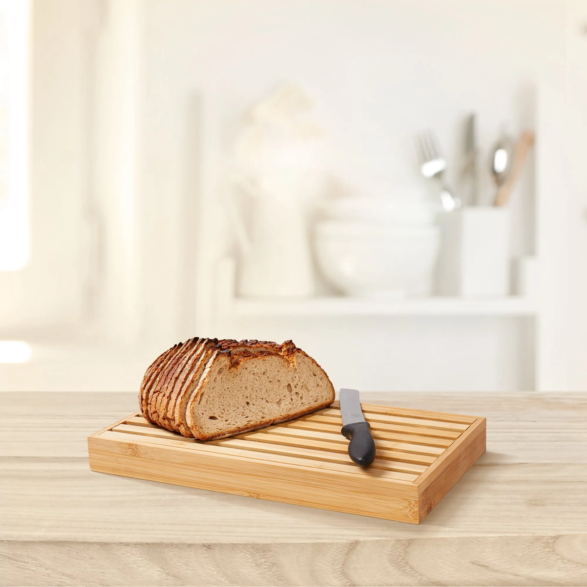 Brotschneidebrett aus Bambus, ca. 38x23x4cm