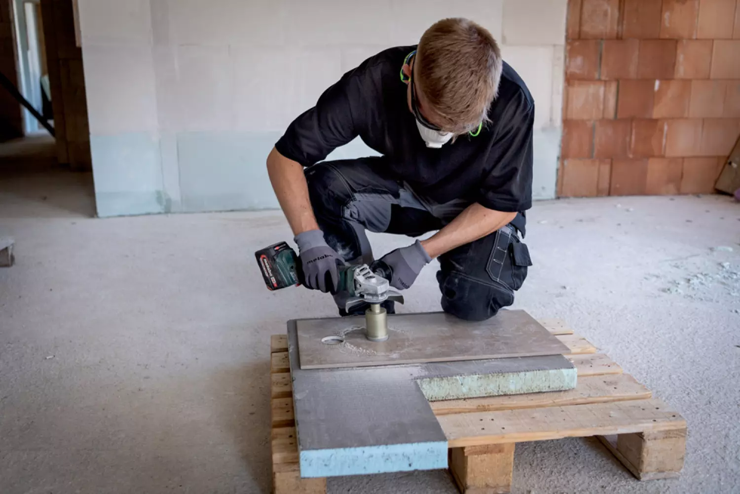 Metabo W 18 L BL 9-125 18V Li-Ion accu haakse slijper body in Metabox - 125mm