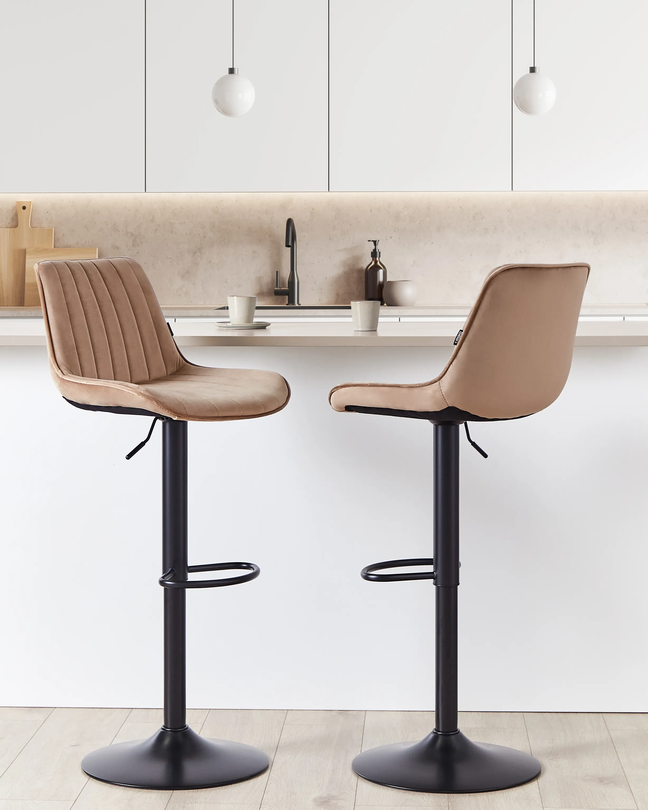 Set van 2 barstoelen DUBROVNIK Fluweel draaibaar Lichtbruin