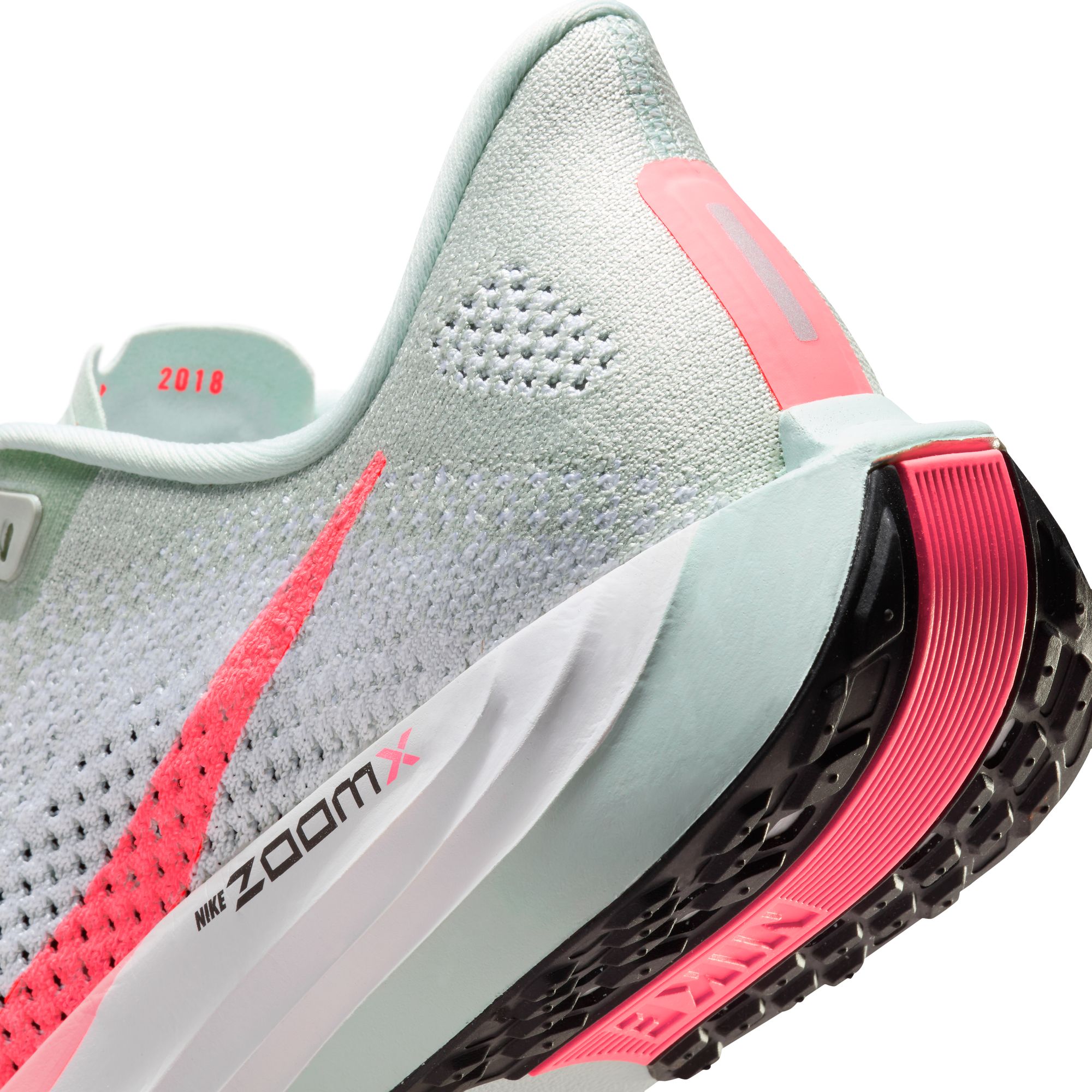 Pegasus Plus Dame 001/Barely Grey/Hot Punch/White/Black