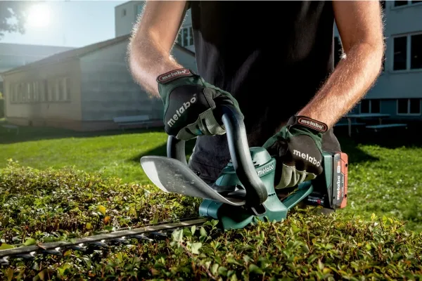 Metabo AHS 18-65 V - Hæktrimmer - ledningfri - 18 V - intet batteri - 2700 spm - 65 cm - 63 cm - Skærekapacitet 18 mm - 3.9 kg