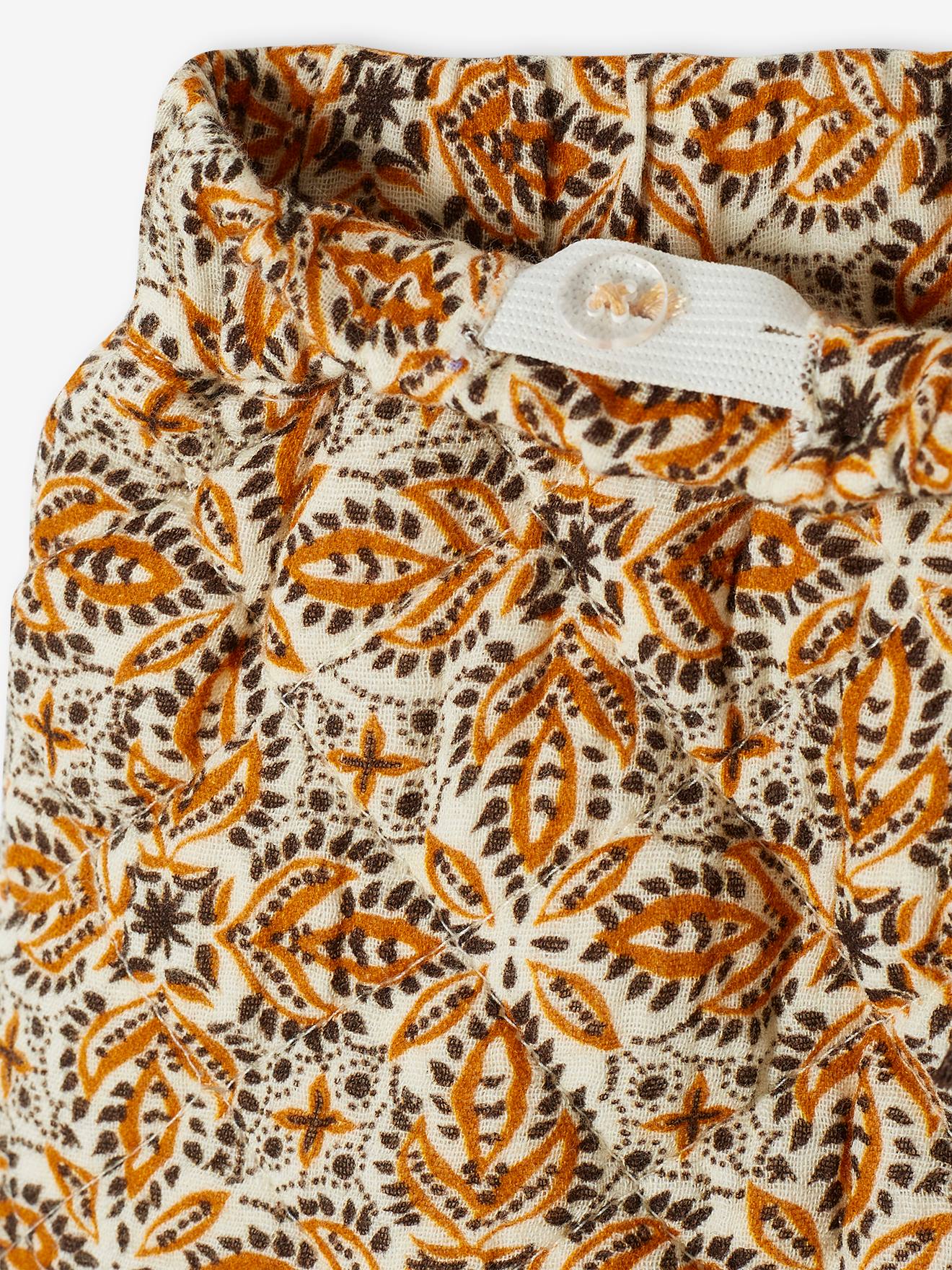 Calções estilo kilt em tom cru com estampa para meninas